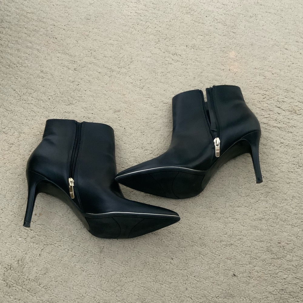 GORGEOUS BLACK BOOTS WITH SILVER TRIM